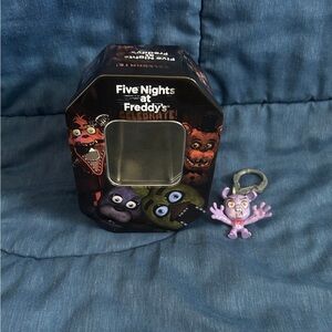 Five Nights at Freddy’s Collectible Tin + Bonnie Keychain